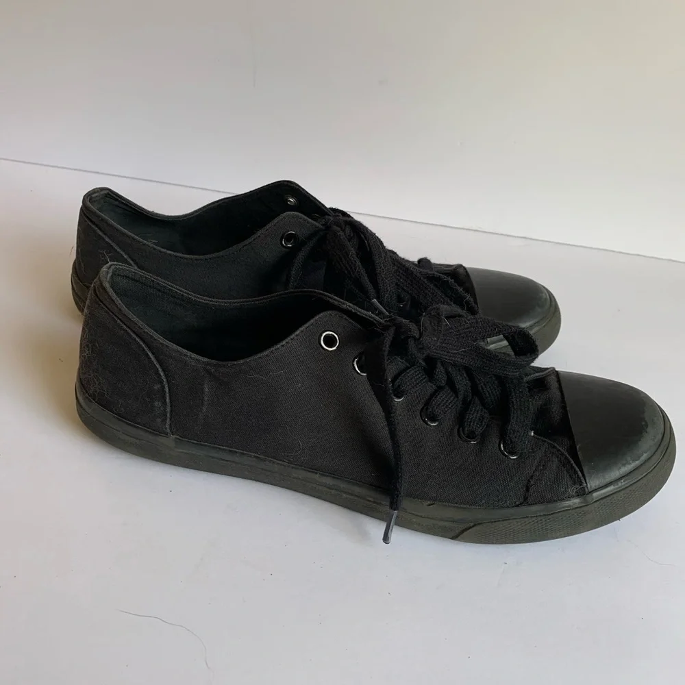 Mossimo black sneakers size 9